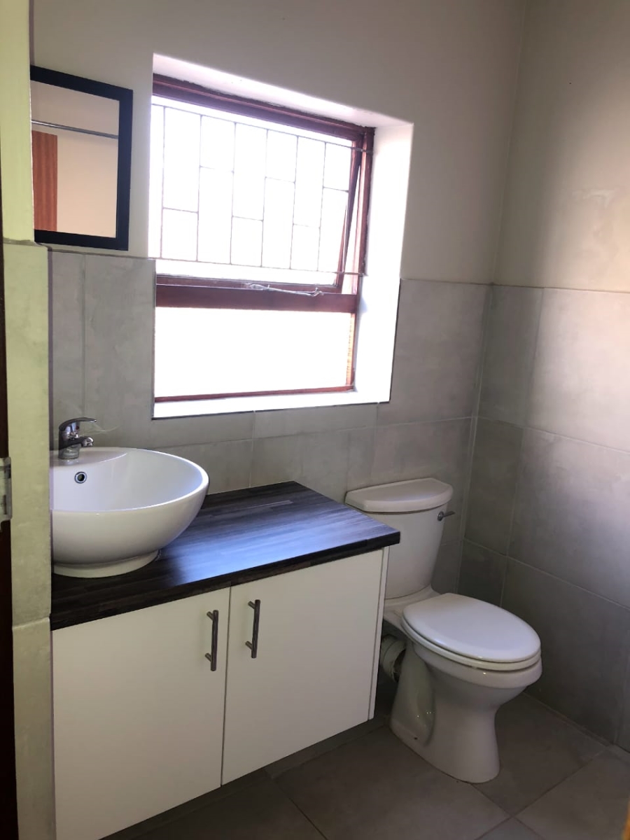 5 Bedroom Property for Sale in Wavecrest Eastern Cape